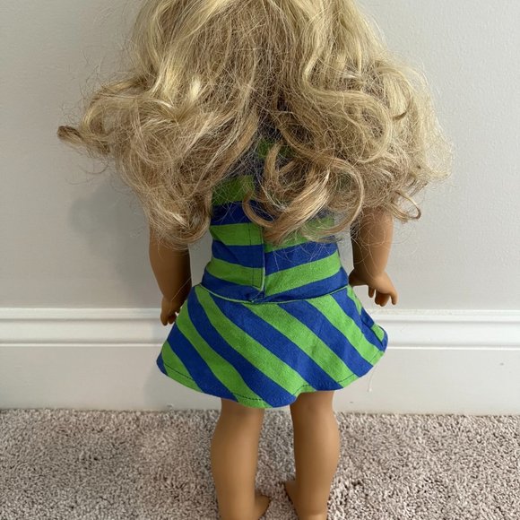 American Girl 2010 "Lanie" w/ books - Picture 3 of 5